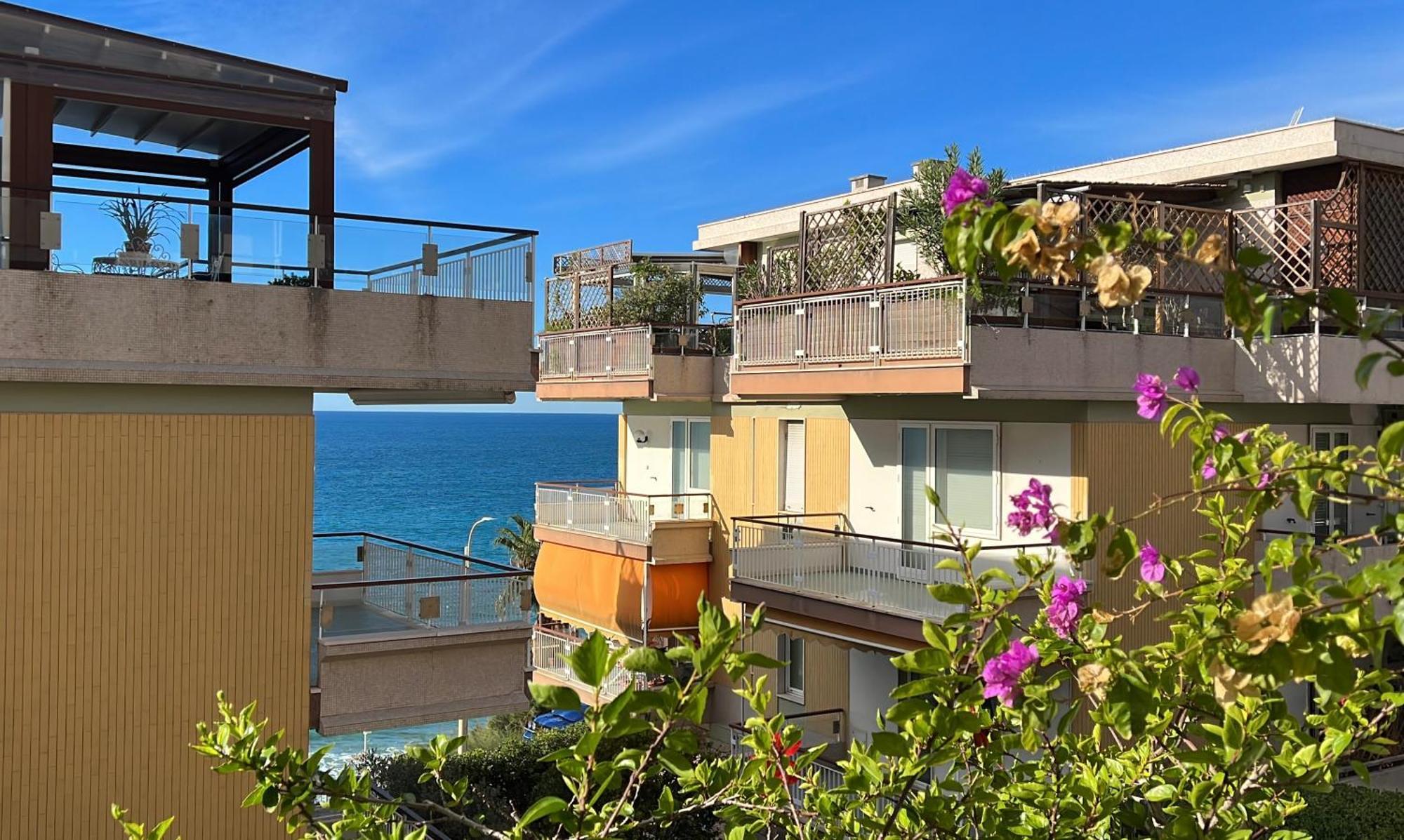 Tre Ponti Beach Apartment - Terrazzo Vista Mare San Remo Kültér fotó