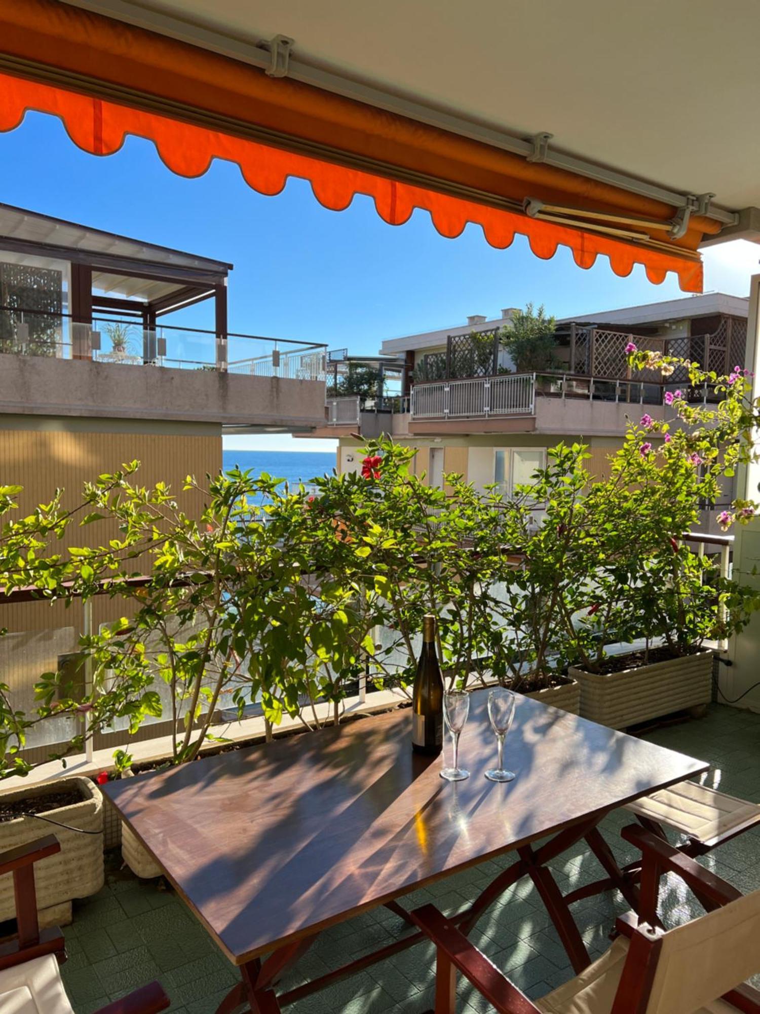 Tre Ponti Beach Apartment - Terrazzo Vista Mare San Remo Kültér fotó